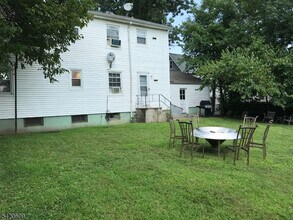 14 Walnut Pkwy, Unit 2 in Montclair, NJ - Building Photo - Building Photo