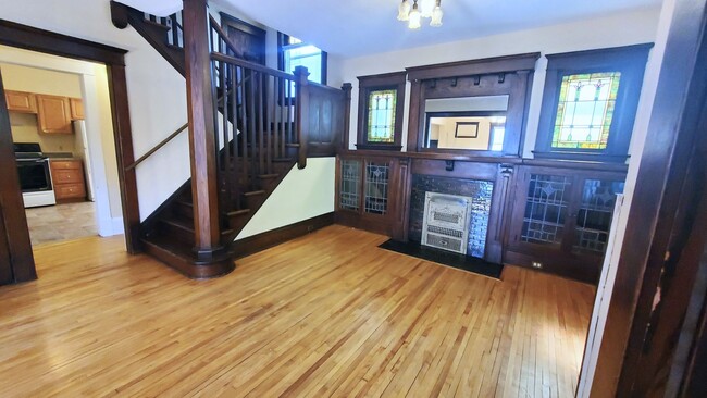 2204 Emerson Ave S in Minneapolis, MN - Building Photo - Building Photo