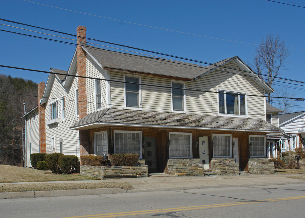 303 Main St in Blossburg, PA - Foto de edificio