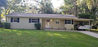 302 Longwood Dr in Brooksville, FL - Building Photo