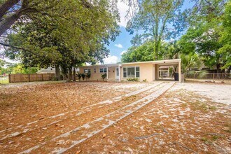 22 Laurie Dr NE in Fort Walton Beach, FL - Building Photo - Building Photo