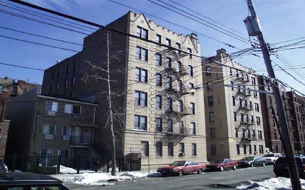 2714 Wallace Ave in Bronx, NY - Foto de edificio