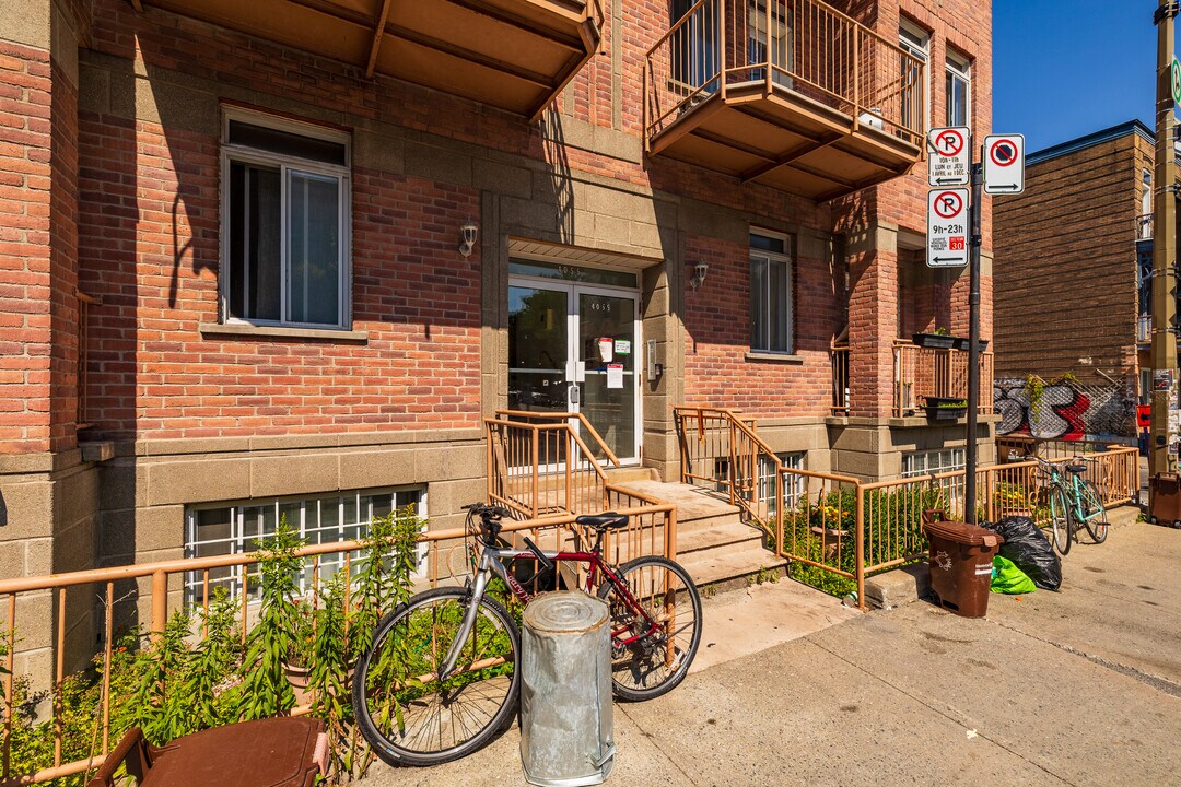 4055 Saint-Urbain Rue in Montréal, QC - Building Photo