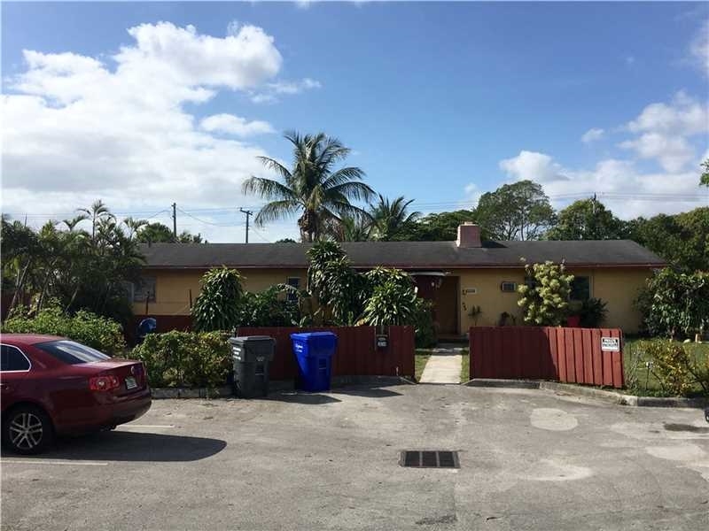 2634 Pierce St in Hollywood, FL - Building Photo