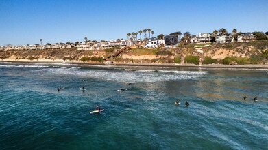 1680 Neptune Ave in Encinitas, CA - Foto de edificio - Building Photo