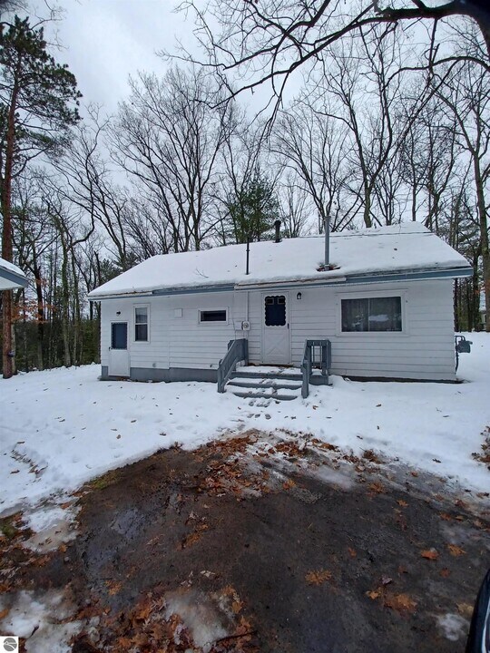 2520 Oak St in National City, MI - Building Photo