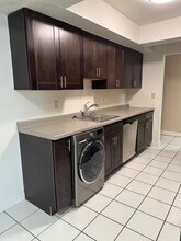 2260 N Summit Ave, Unit 106 in Milwaukee, WI - Foto de edificio - Building Photo