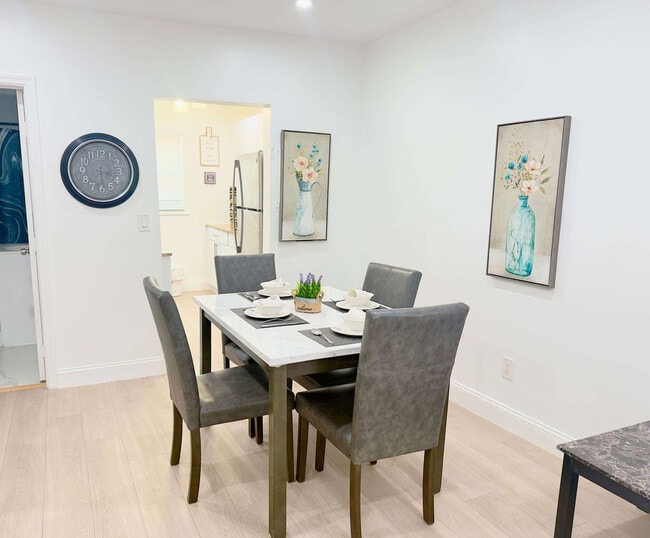 324 Van Buren St in Hollywood, FL - Foto de edificio - Building Photo