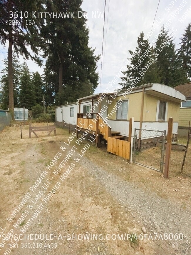 property at 3610 Kittyhawk Dr NW