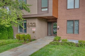 Marina Court in Mamaroneck, NY - Foto de edificio - Building Photo