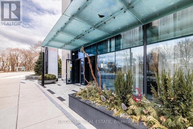 585-585 Bloor St E in Toronto, ON - Building Photo - Building Photo
