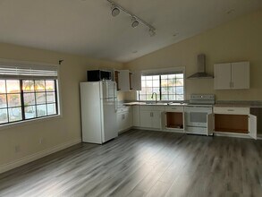 3426 Corvallis St, Unit 3R in Carlsbad, CA - Foto de edificio - Building Photo
