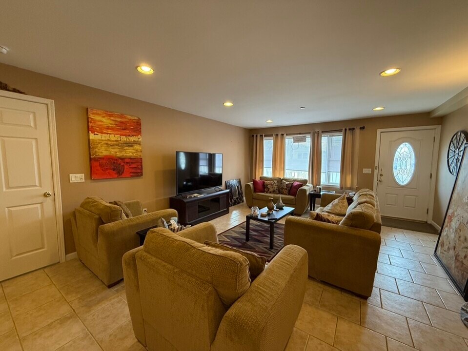 132 Hancock Ave, Unit 3 in Seaside Heights, NJ - Building Photo