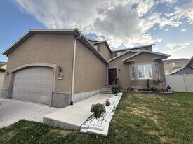 7691 Willow Walk Ln in Eagle Mountain, UT - Building Photo
