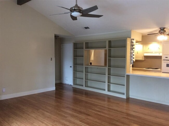 147 Camellia St in Sugar Land, TX - Foto de edificio - Building Photo