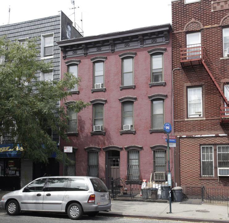 723 Metropolitan Ave in Brooklyn, NY - Building Photo