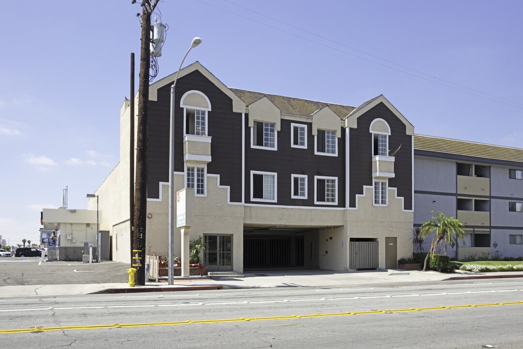 Sunny Days in Anaheim, CA - Building Photo