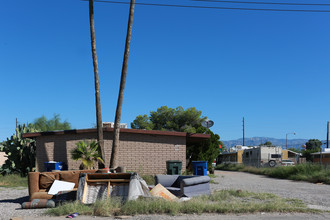 5801 E 23rd St in Tucson, AZ - Building Photo - Building Photo