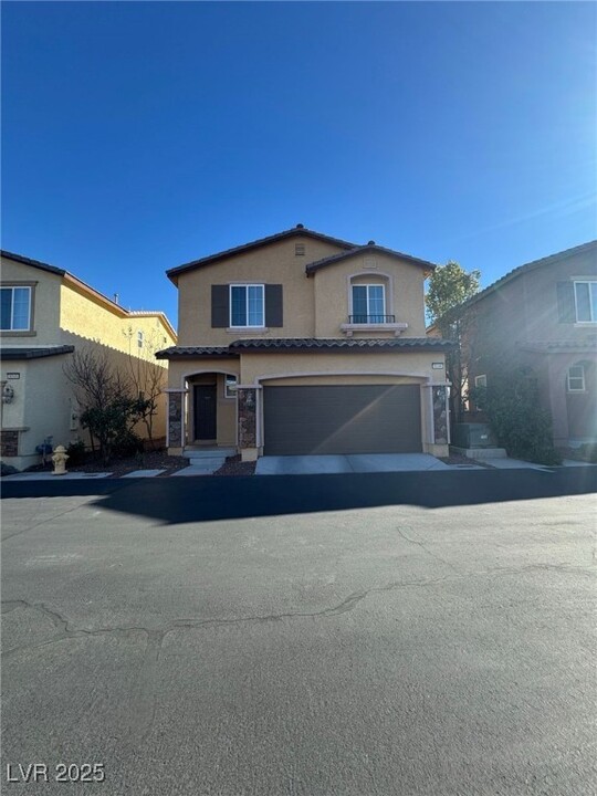 8044 Satin Carnation Ln in Las Vegas, NV - Building Photo