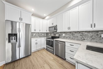 283 Silver Brook Rd in Orange, CT - Foto de edificio - Building Photo