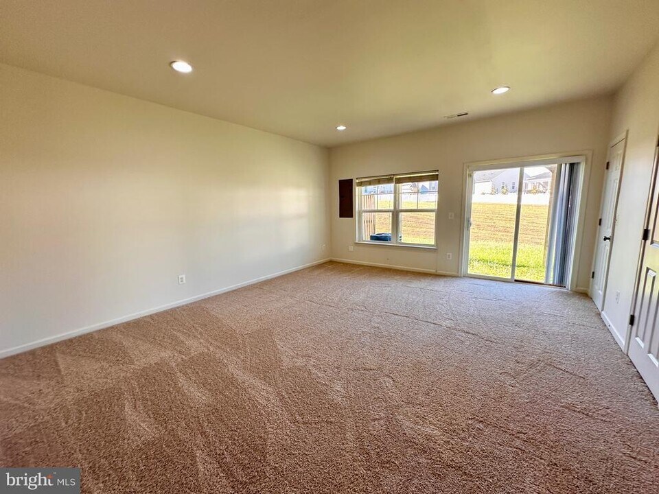 111 Fading Star Ct in Stephenson, VA - Building Photo