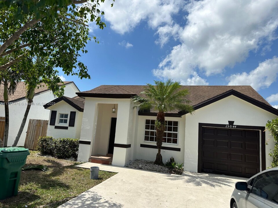 25044 SW 129th Path in Homestead, FL - Building Photo