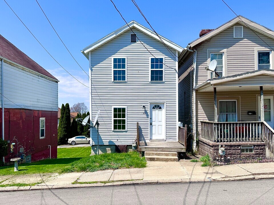 831 Morton St in New Castle, PA - Foto de edificio