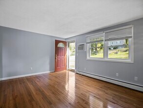 12 Attitash Ave in Merrimac, MA - Foto de edificio - Building Photo