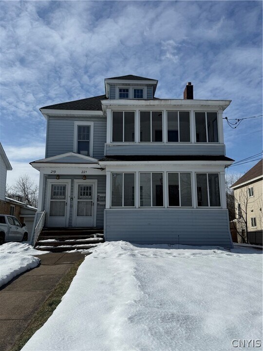 221 Durston Ave in Syracuse, NY - Building Photo