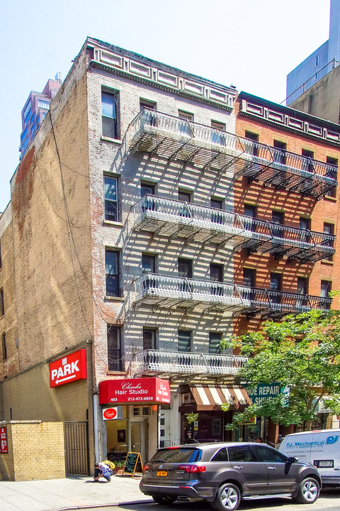 403 E 70th St in New York, NY - Building Photo