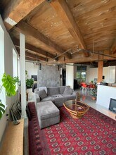 1408 12th Ave, Unit 204 in Seattle, WA - Foto de edificio - Building Photo