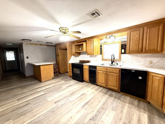 52 Landmark Rd in Ardmore, OK - Building Photo - Building Photo