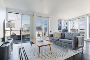 12282 NE 12th Ln in Bellevue, WA - Building Photo