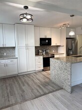 4200 Hillcrest Dr in Hollywood, FL - Building Photo - Building Photo