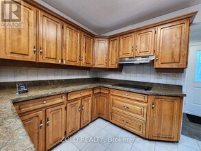 3 Cabot Ct in Aurora, ON - Building Photo - Building Photo