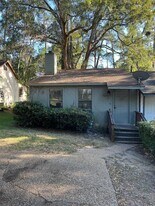 2077 Hanover Ct in Tallahassee, FL - Building Photo