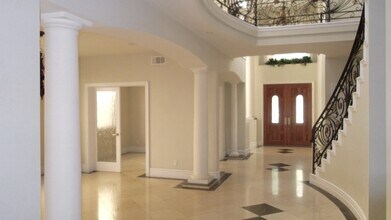 1842 10th St in Manhattan Beach, CA - Foto de edificio - Building Photo
