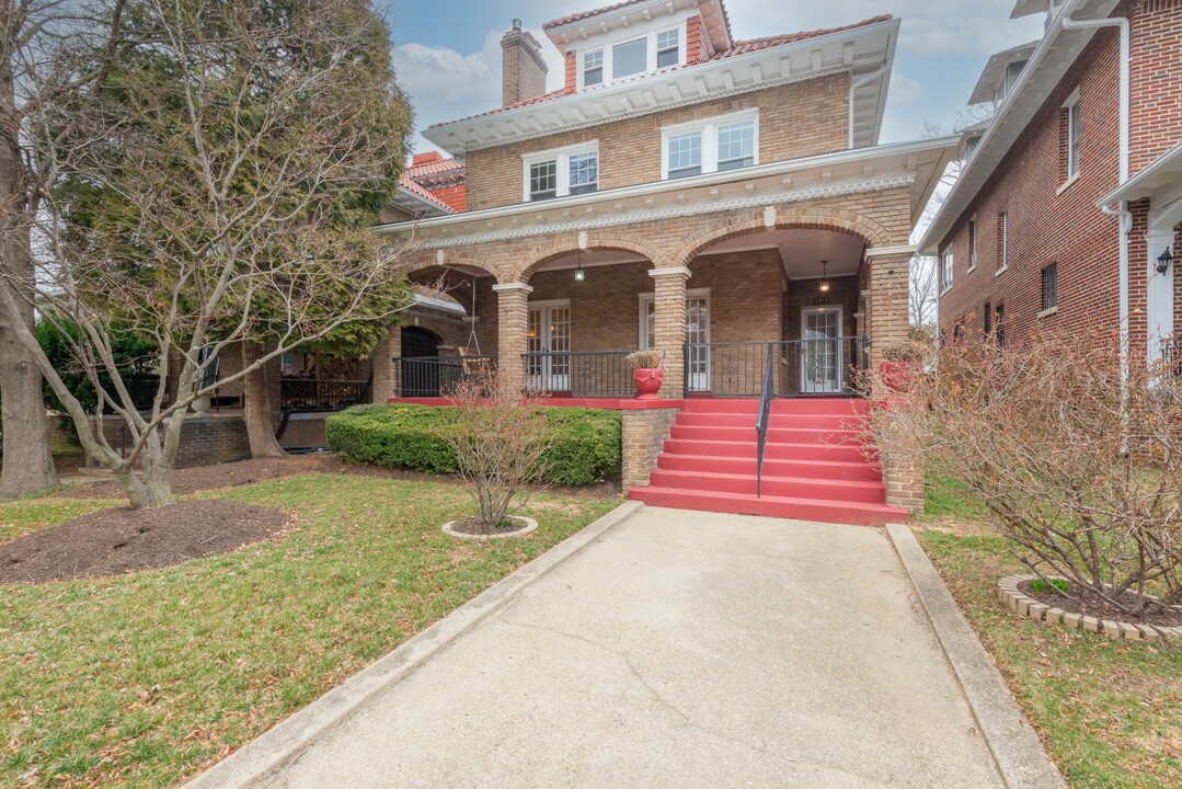 5915 16th St NW in Washington, DC - Building Photo