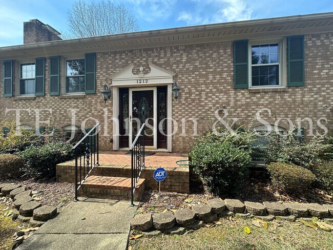 1212 Reynolds Forest Dr in Winston-Salem, NC - Building Photo - Building Photo