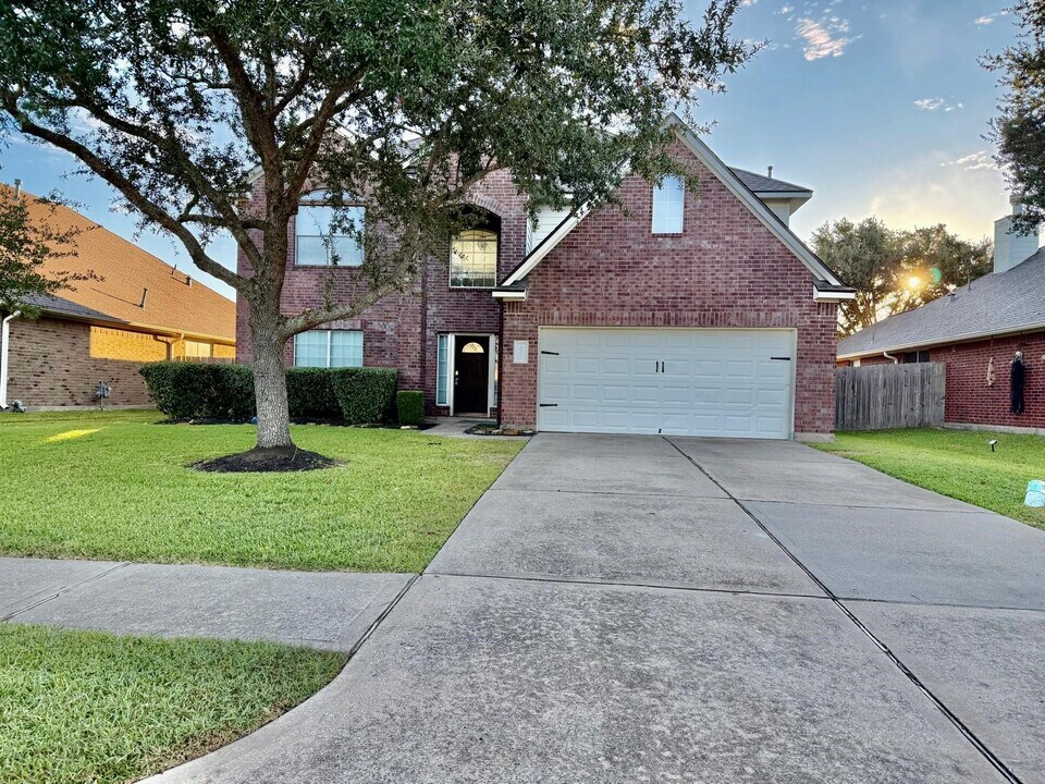 6537 Canyon Mist Ln in Dickinson, TX - Building Photo