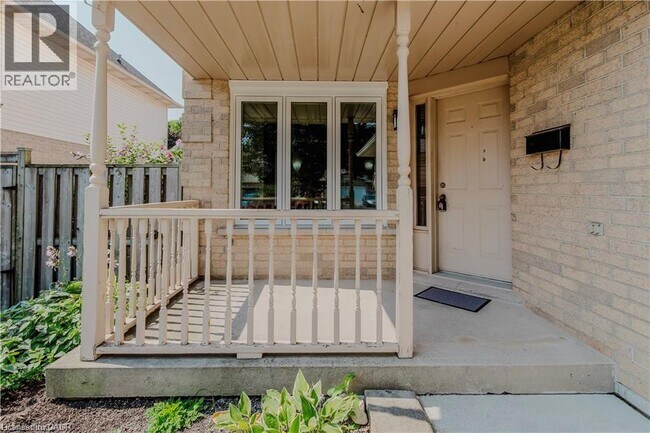 195 Duncairn Crescent in Hamilton, ON - Building Photo - Building Photo