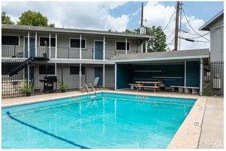 Dryfield Apartments in Austin, TX - Foto de edificio - Building Photo