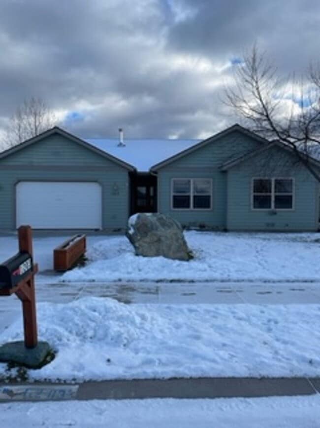 1203 15th Ave W in Columbia Falls, MT - Building Photo - Building Photo