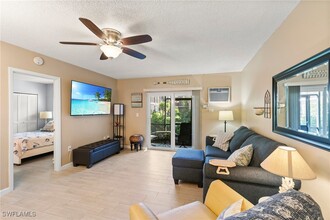 87 N Collier Blvd in Marco Island, FL - Building Photo - Building Photo