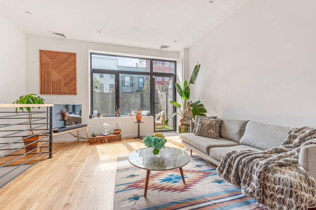 1143 Lafayette Ave in Brooklyn, NY - Building Photo