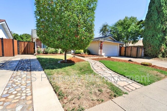 2128 W La Loma Dr in Rancho Cordova, CA - Building Photo - Building Photo
