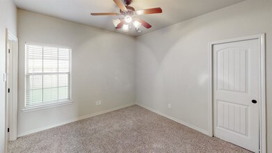 3202 Toni Ct in College Station, TX - Building Photo - Building Photo