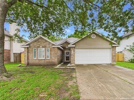3718 Brookwood Dr in La Porte, TX - Building Photo