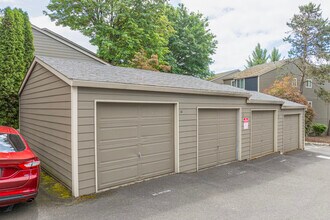 Cedar Square in Portland, OR - Foto de edificio - Building Photo