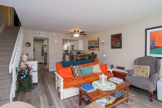 132 13th Ave S in Jacksonville Beach, FL - Building Photo - Building Photo